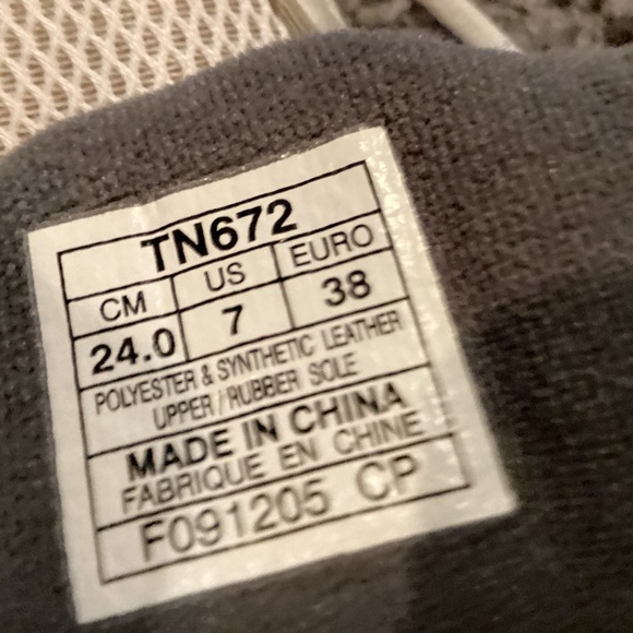 Women’s ASICS sneaker white size 7 - Picture 4 of 4